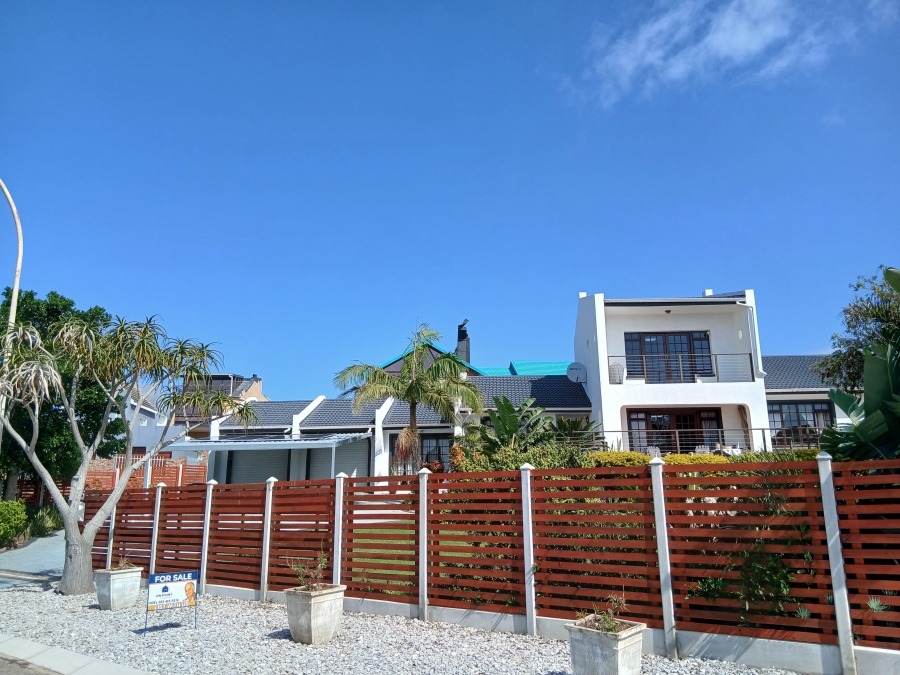 3 Bedroom Property for Sale in Wavecrest Eastern Cape